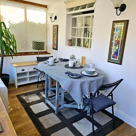 Gorgeous Two Bedroom Cottage, Pet Friendly! *